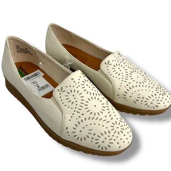 NEW Baretraps Amry Slip on Loafers Size 8 ivory Cream Lasercut Comfort Flats - Picture 1 of 11